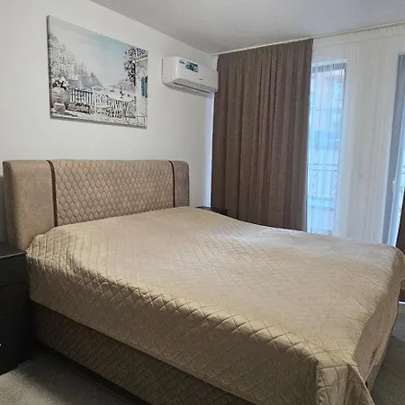 Terassen-boutique -emperium 105a Свети-Влас