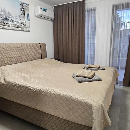Terassen-boutique -emperium 105a Свети-Влас